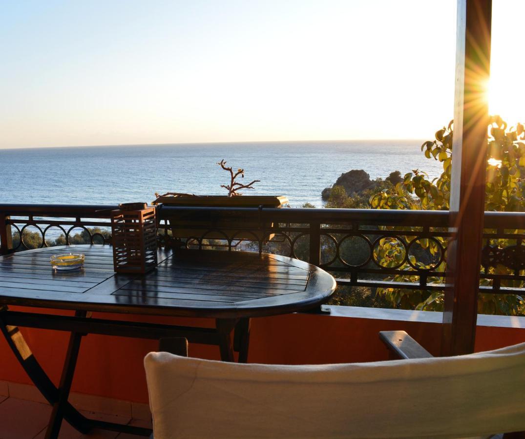 Papadatos Apts With Amazing View - 5Mins From The Beach Kontogialos Ngoại thất bức ảnh