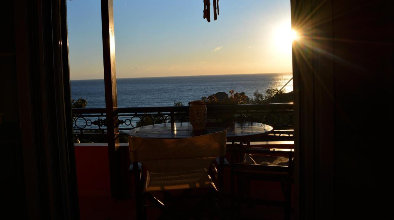 Papadatos Apts With Amazing View - 5Mins From The Beach Kontogialos Ngoại thất bức ảnh