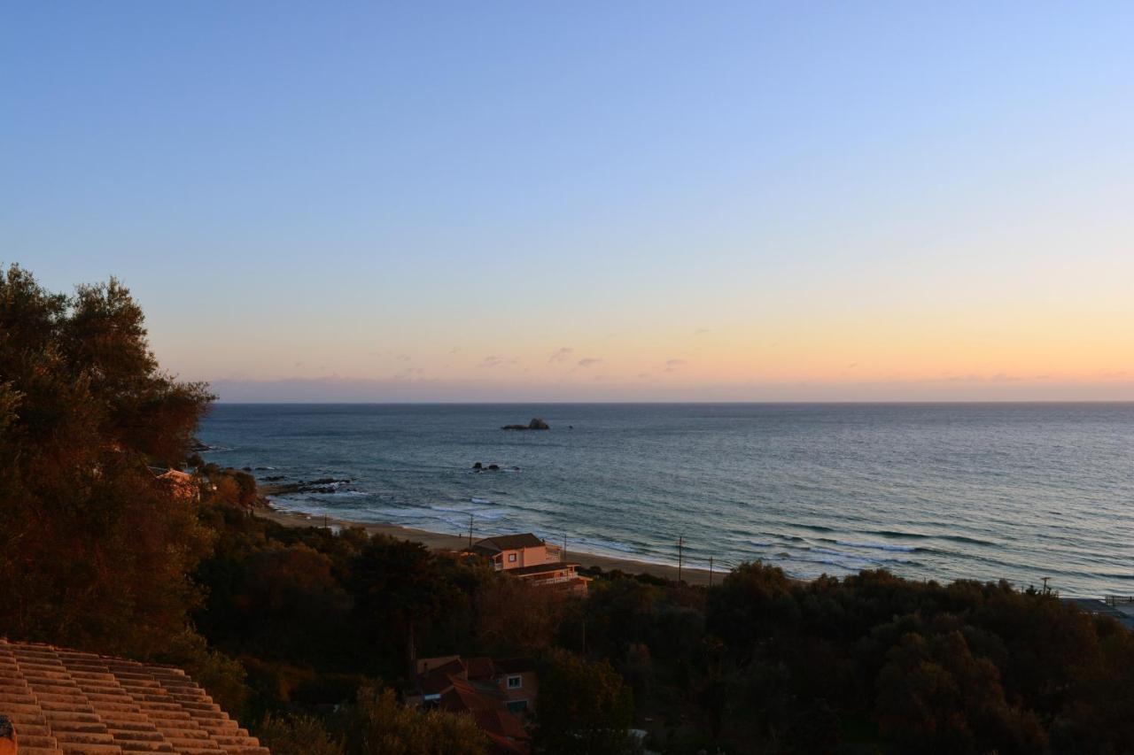 Papadatos Apts With Amazing View - 5Mins From The Beach Kontogialos Ngoại thất bức ảnh