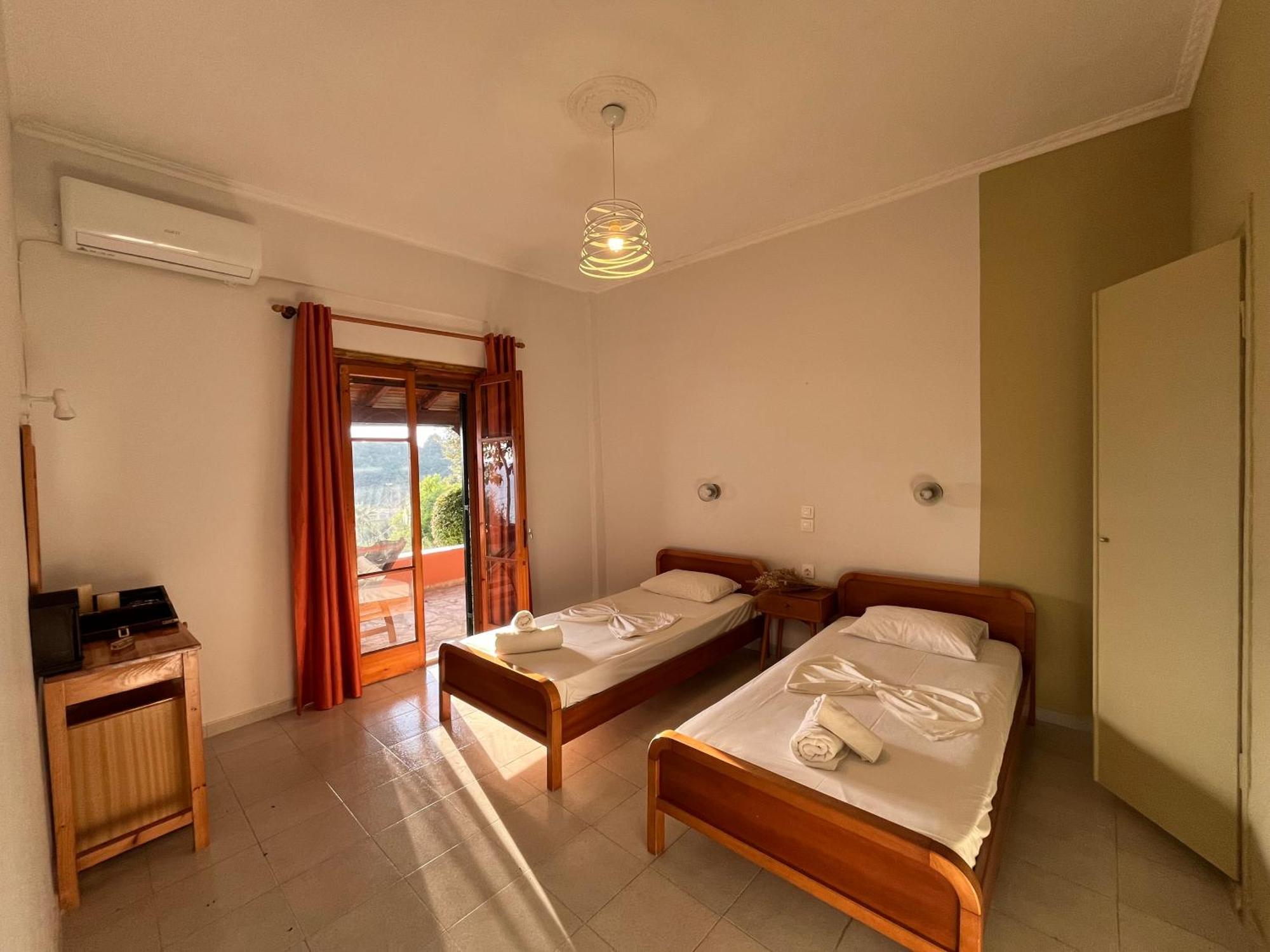 Papadatos Apts With Amazing View - 5Mins From The Beach Kontogialos Ngoại thất bức ảnh
